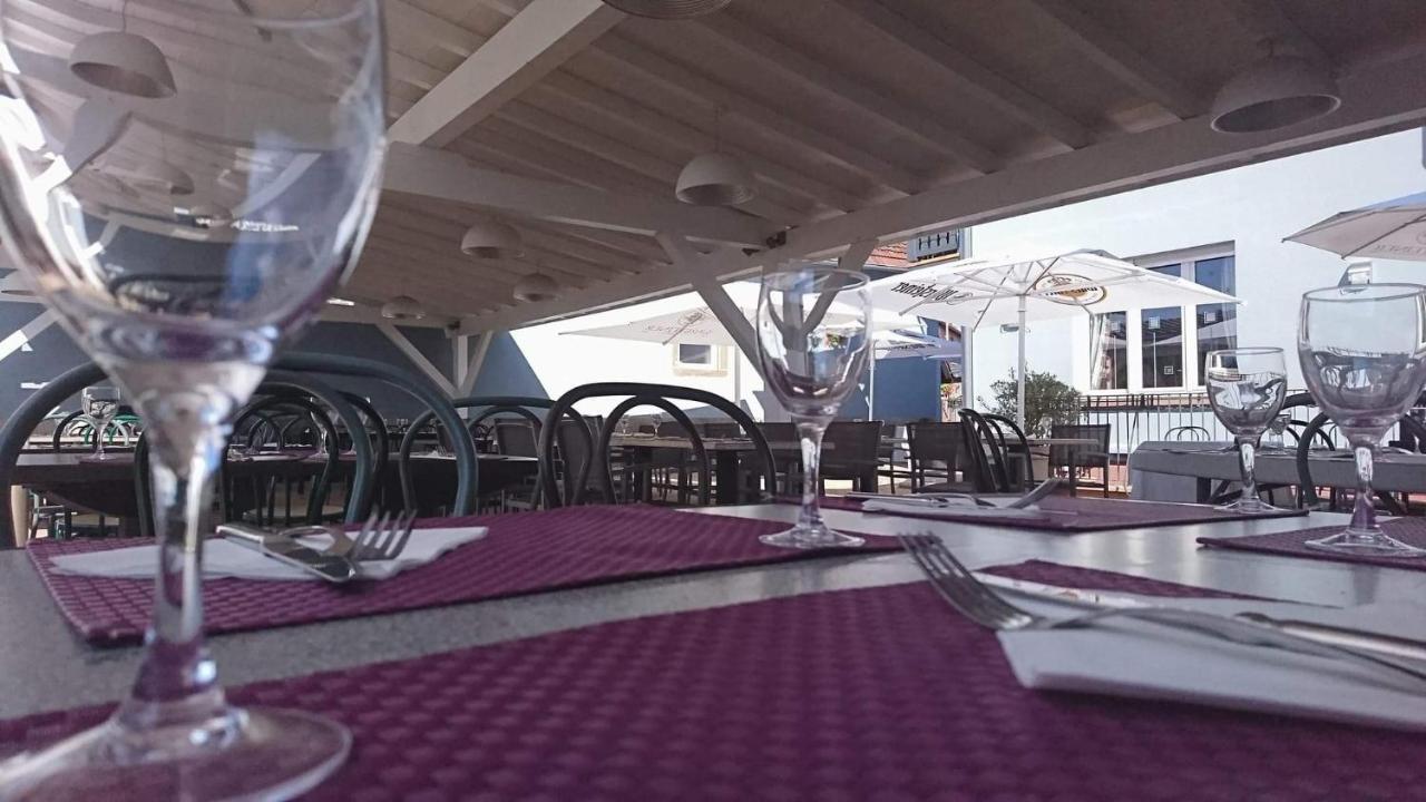 Logis Hotel Aux Comtes De Hanau Ingwiller Bagian luar foto